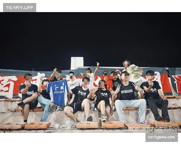 现场记录：客队球迷看台配备的同声传译设备，如何帮助国际球迷理解现场播报